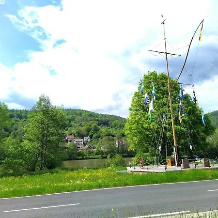 Sleep&chill - Ruhiges Mit Garten Und Main-blick Fuer 1-2 Personen Apartmán Neustadt am Main