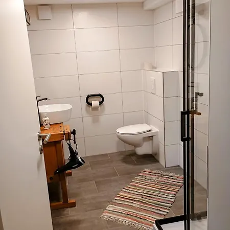Sleep&chill - Ruhiges Mit Garten Und Main-blick Fuer 1-2 Personen Lägenhet Neustadt am Main
